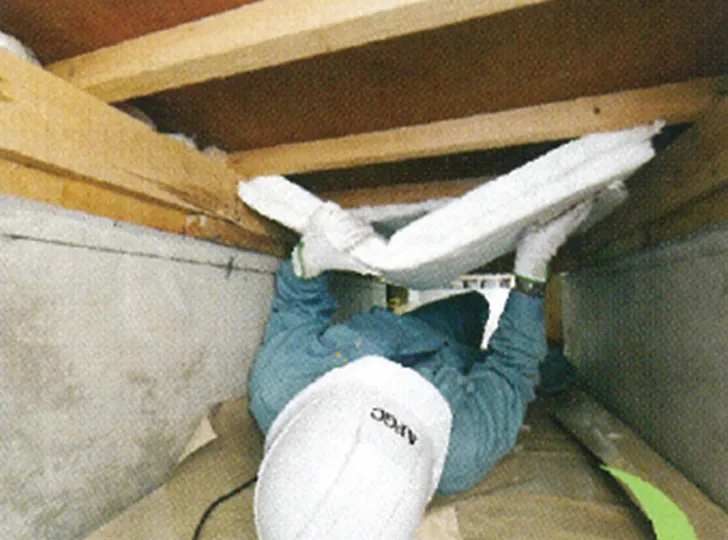 床下断熱施工開始